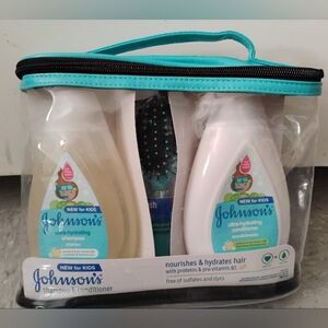Johnsons Kids Shampoo And Conditioner With Brush Gift Set Zipper Bag